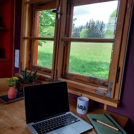 Benno Der Wagen - Kreativ Gestaltetes Tiny House Am Waldrand Nahezu Alleinlage Rennsteig Gruenes Band Natur Pur Hund Willkommen Tettau Exterior photo