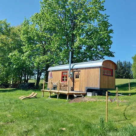 Benno Der Wagen - Kreativ Gestaltetes Tiny House Am Waldrand Nahezu Alleinlage Rennsteig Gruenes Band Natur Pur Hund Willkommen Tettau Exterior photo