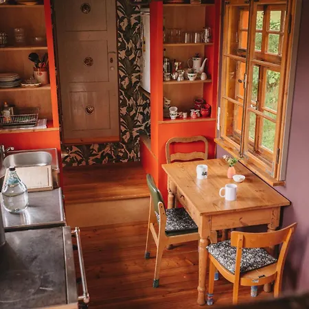 Benno Der Wagen - Kreativ Gestaltetes Tiny House Am Waldrand Nahezu Alleinlage Rennsteig Gruenes Band Natur Pur Hund Willkommen Tettau Exterior photo