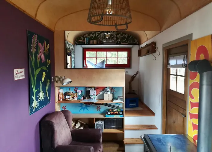 Benno Der Wagen - Kreativ Gestaltetes Tiny House Am Waldrand Nahezu Alleinlage Rennsteig Gruenes Band Natur Pur Hund Willkommen