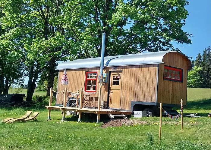 Benno Der Wagen - Kreativ Gestaltetes Tiny House Am Waldrand Nahezu Alleinlage Rennsteig Gruenes Band Natur Pur Hund Willkommen