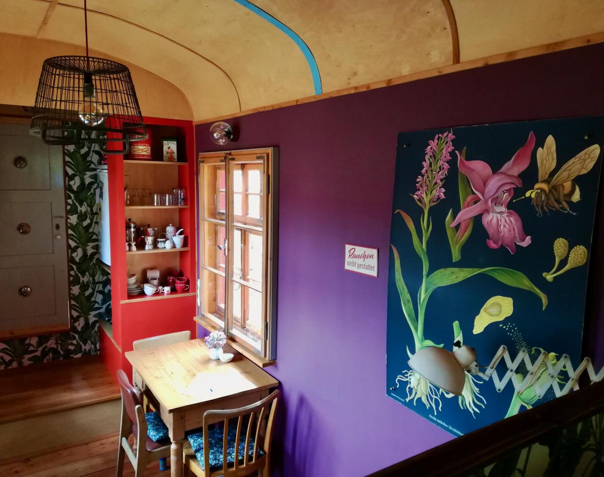 Benno Der Wagen - Kreativ Gestaltetes Tiny House Am Waldrand Nahezu Alleinlage Rennsteig Gruenes Band Pur Hund Willkommen *