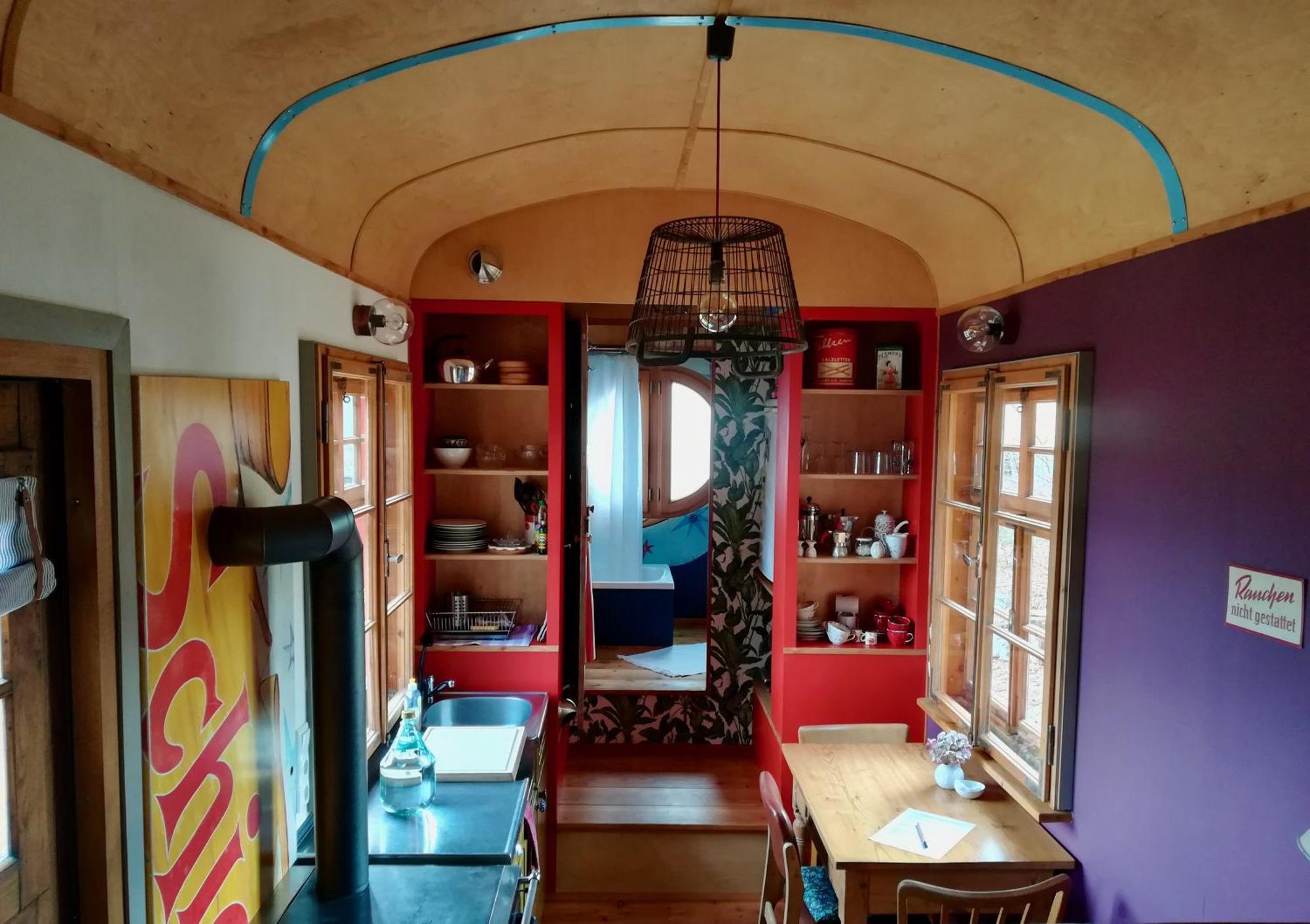 Benno Der Wagen - Kreativ Gestaltetes Tiny House Am Waldrand Nahezu Alleinlage Rennsteig Gruenes Band Pur Hund Willkommen Holiday home *